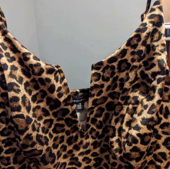 Dress - Picture 3 of 3